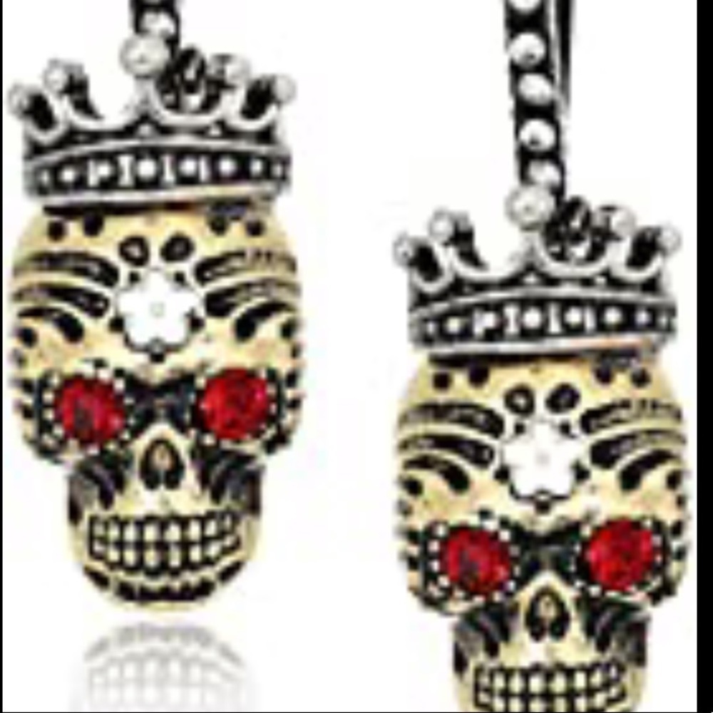 BETSEY JOHNSON SKULL EARRINGS